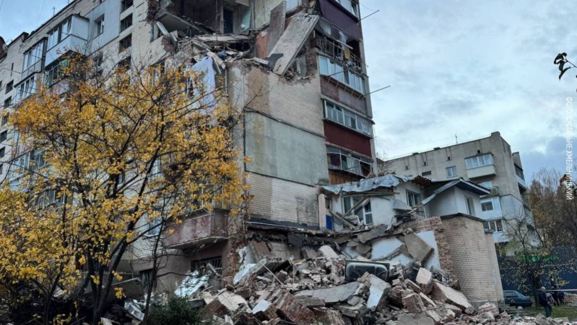 У Хмельницькому вибух зруйнував багатоповерхівку