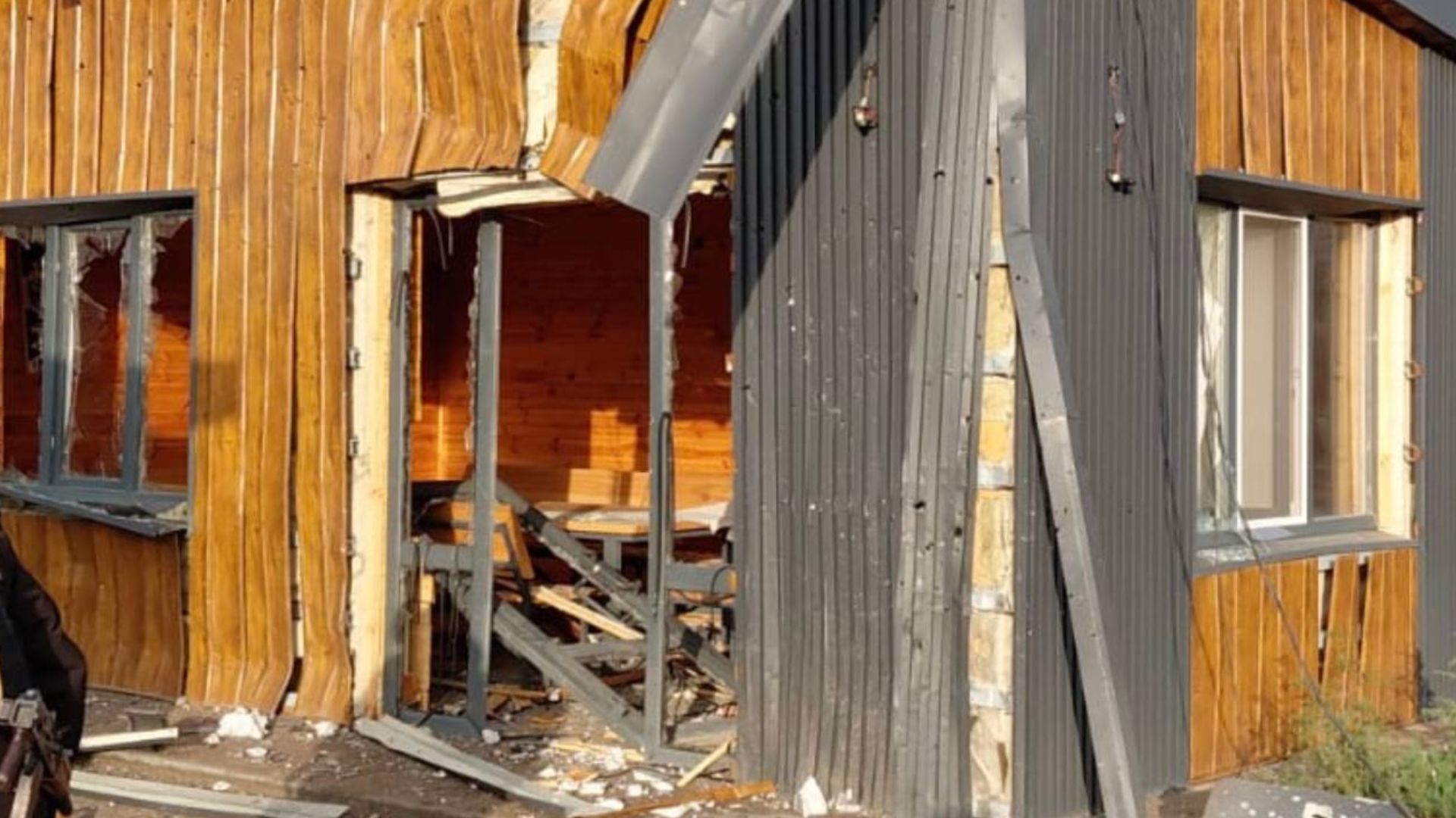 Наслідки атаки по базі відпочинку на Сумщині Наслідки атаки по базі відпочинку на Сумщині