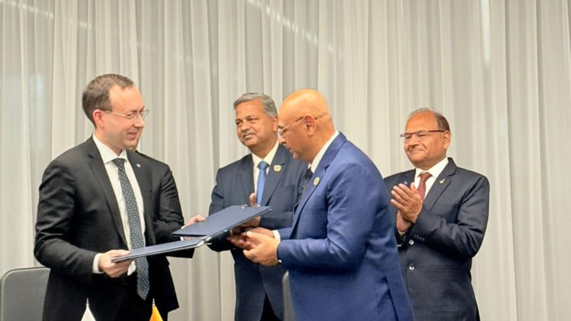 Індія та Росія підписали угоду про спільне виробництво літаків Індія та Росія підписали угоду про спільне виробництво літаків