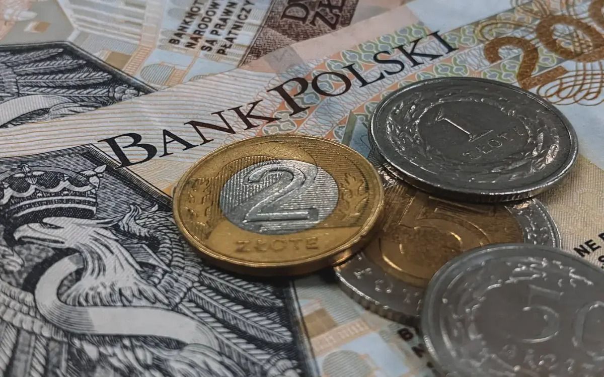 Курс злотого тримає планку: де продати валюту, поки не впала ціна Курс злотого тримає планку: де продати валюту, поки не впала ціна