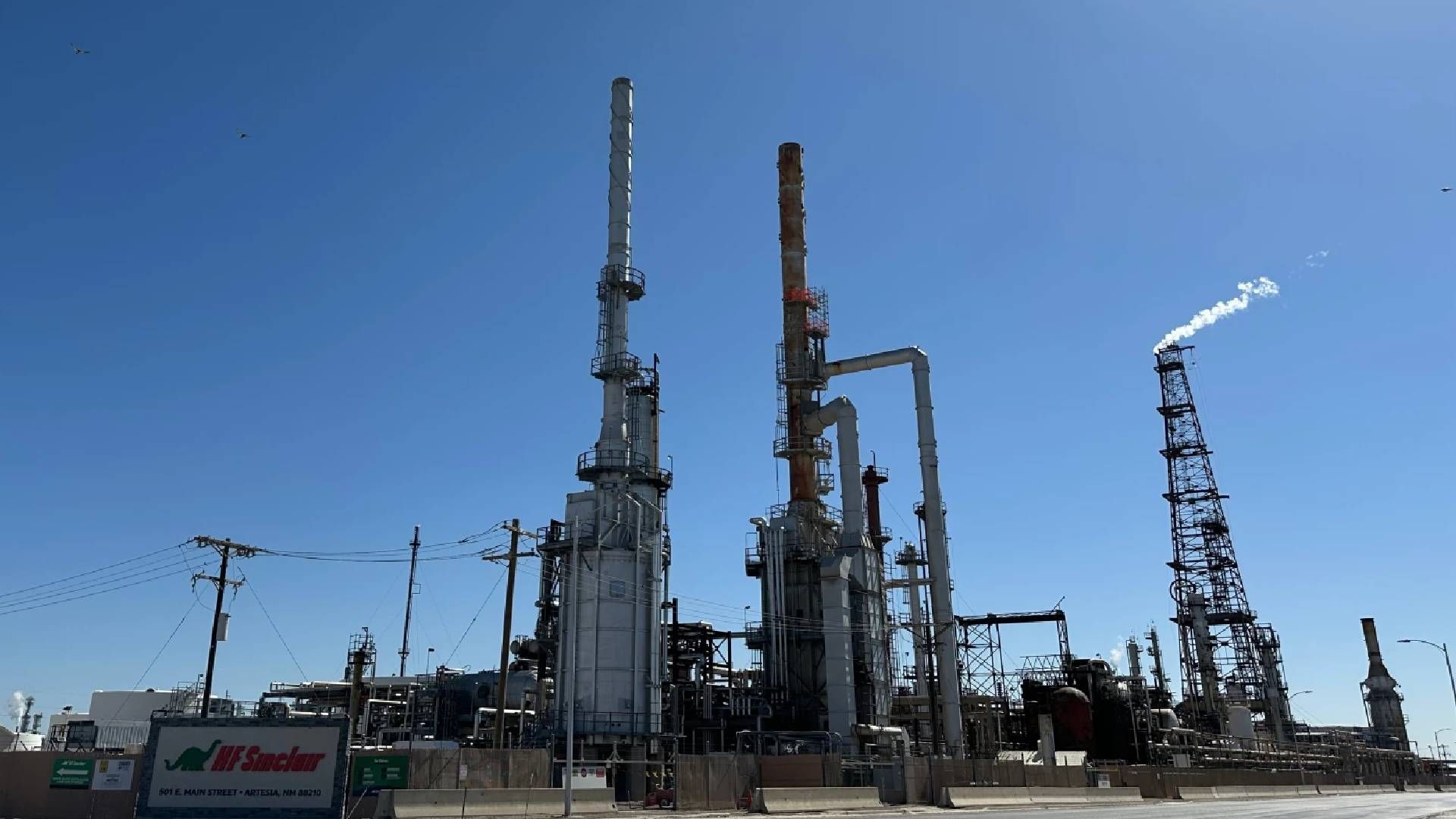 У США стався вибух на найбільшому НПЗ Нью-Мексико У США стався вибух на найбільшому НПЗ Нью-Мексико