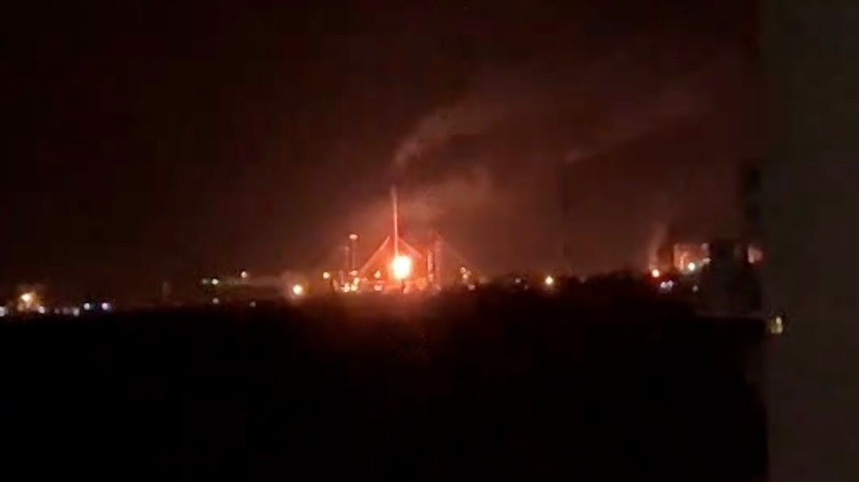 Удар по НПЗ у Саратові 3.11 - БпЛА спричинили вибух і пожежу - 24 Канал Удар по НПЗ у Саратові 3.11 - БпЛА спричинили вибух і пожежу - 24 Канал