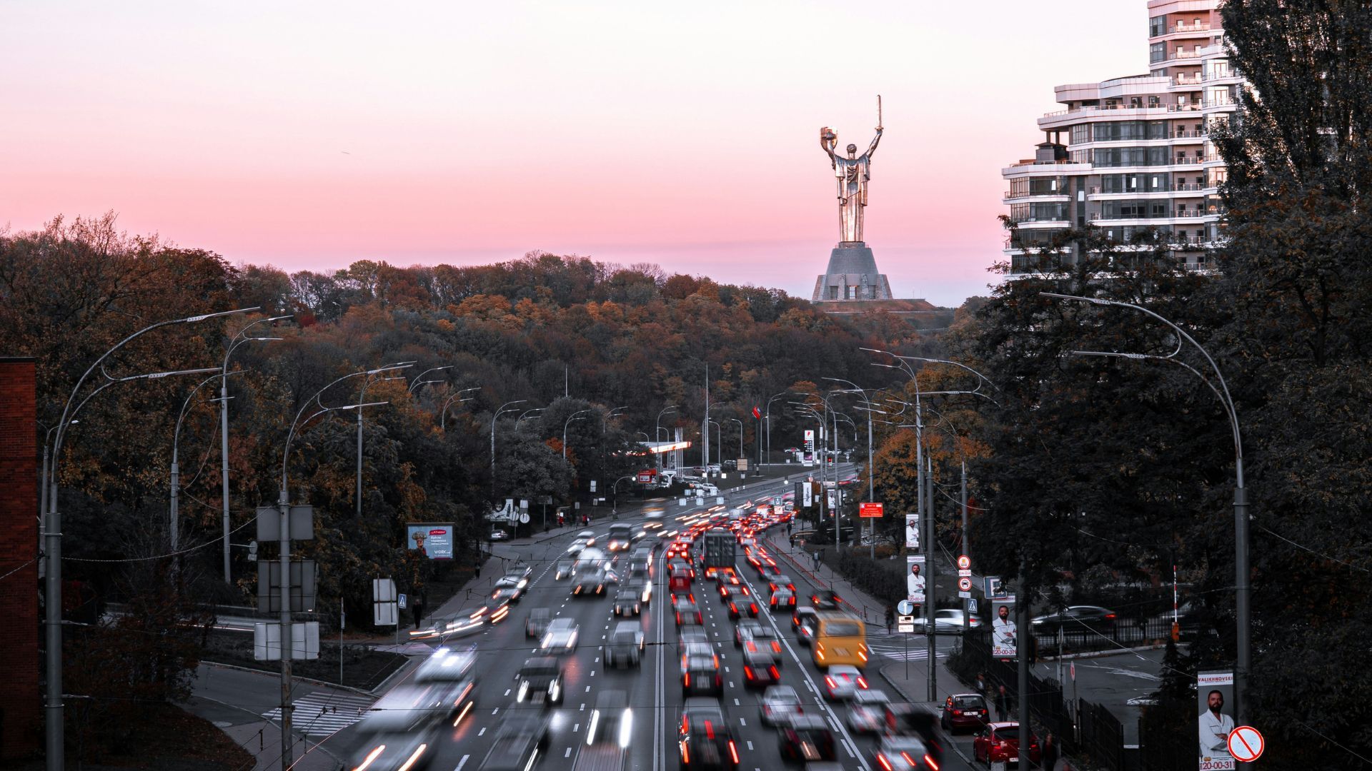 Проспект на Левом берегу Киева временно перекроют