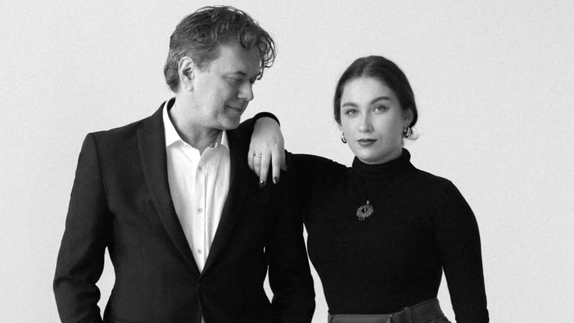 Остап Ступка со своей девушкой Остап Ступка со своей девушкой