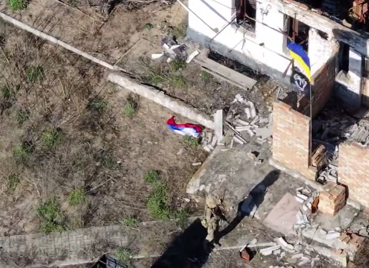 Над островами Каховського водосховища підняли український прапор - 24 Канал