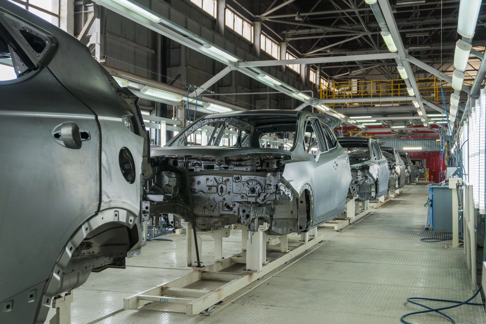 Автівки стали недосяжною мрією: російський автопром обвалився до рівня 70-х - Економіка