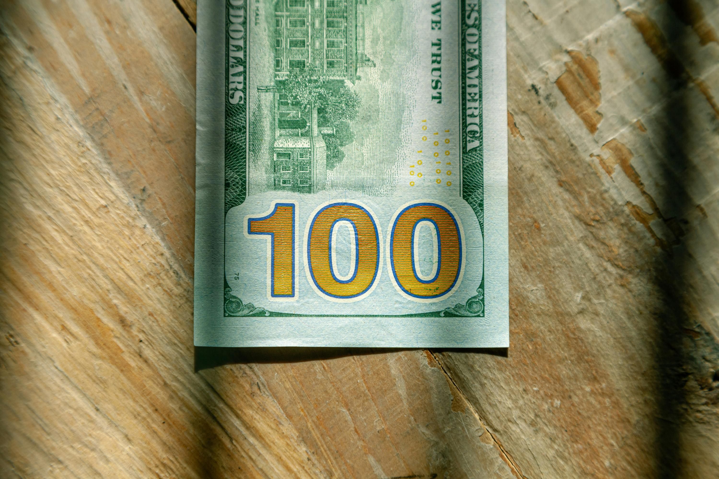 Курс долара в обмінниках сьогодні - долар подорожчав, яка ціна купівлі Курс долара в обмінниках сьогодні - долар подорожчав, яка ціна купівлі