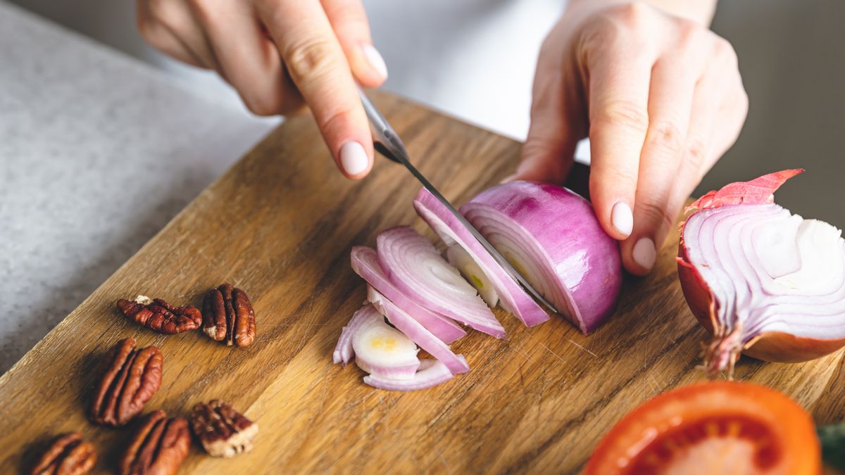 Как резать лук без слез – научно доказанный метод Как резать лук без слез – научно доказанный метод