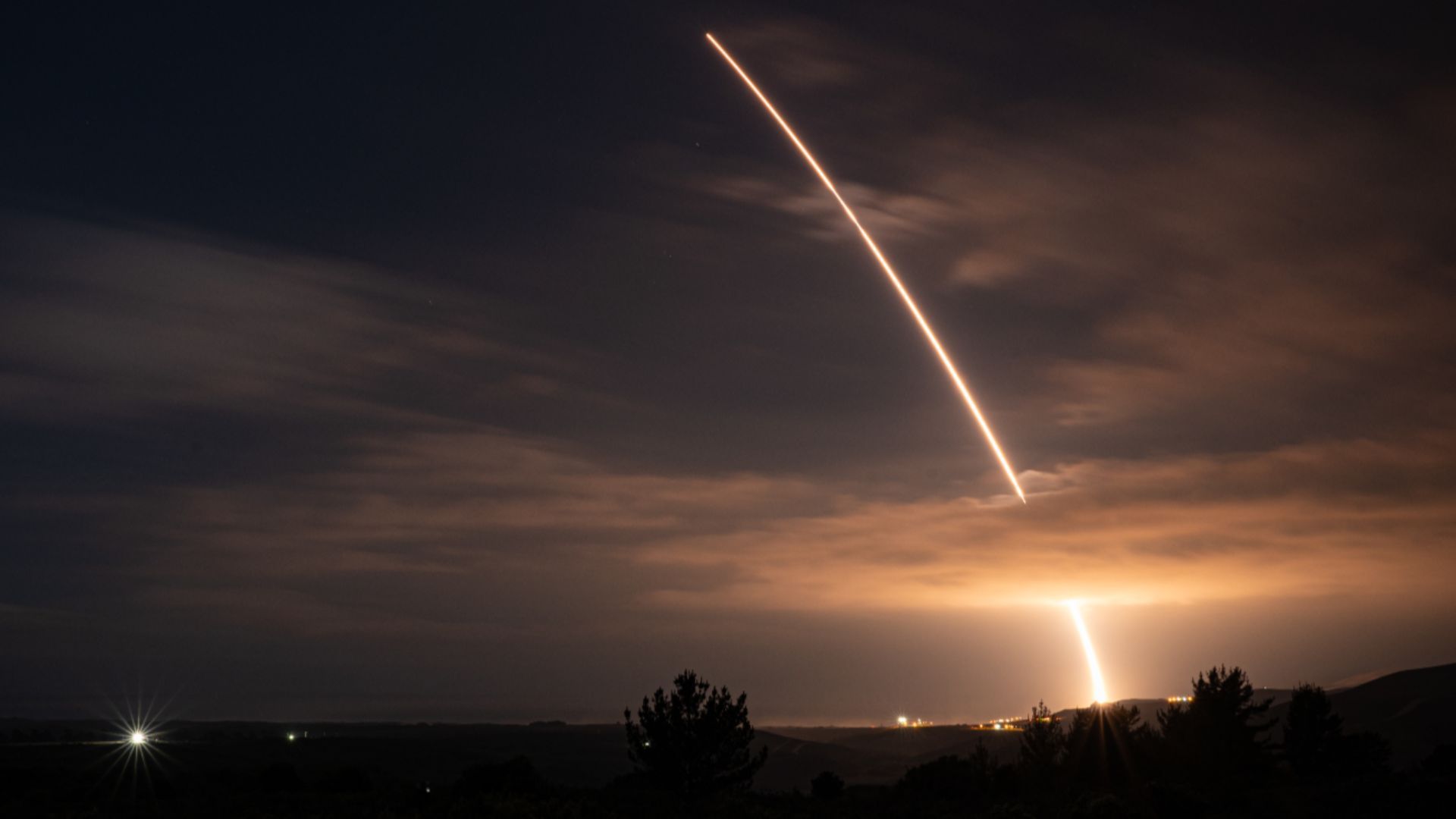 У США запустили міжконтинентальну балістичну ракету Minuteman III У США запустили міжконтинентальну балістичну ракету Minuteman III