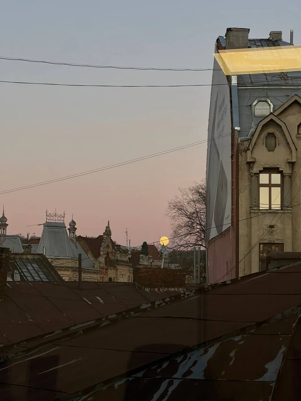 Супермісяць зійшов над Львовом Супермісяць зійшов над Львовом