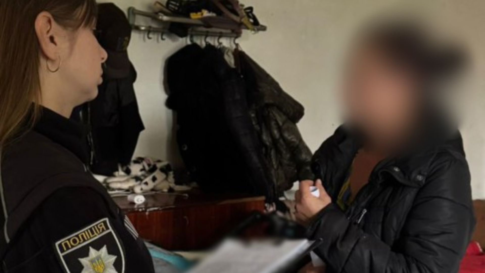 Бабуся напідпитку побила власного онука в Одесі Бабуся напідпитку побила власного онука в Одесі