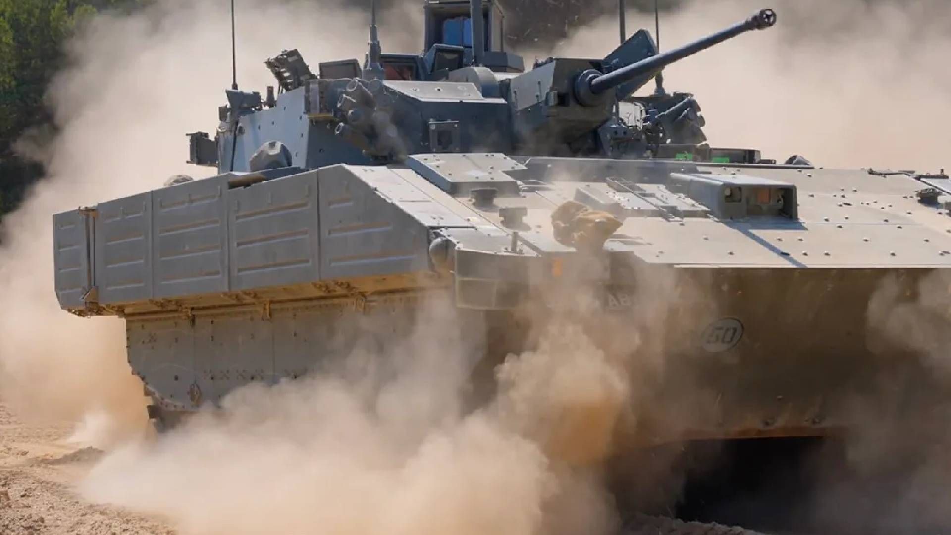 Британия с опозданием в 8 лет начала поставки бронированных машин Ajax