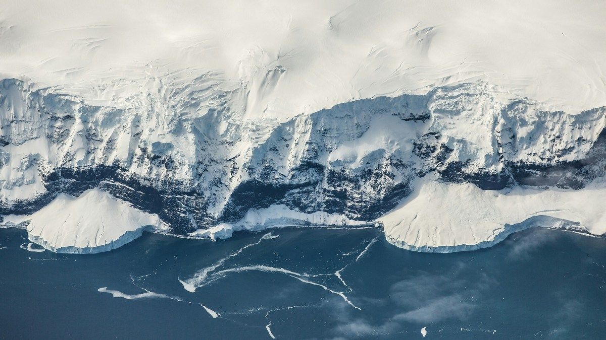 Танення льодовиків Антарктиди – ефект доміно та наслідки для рівня океану. Танення льодовиків Антарктиди – ефект доміно та наслідки для рівня океану.