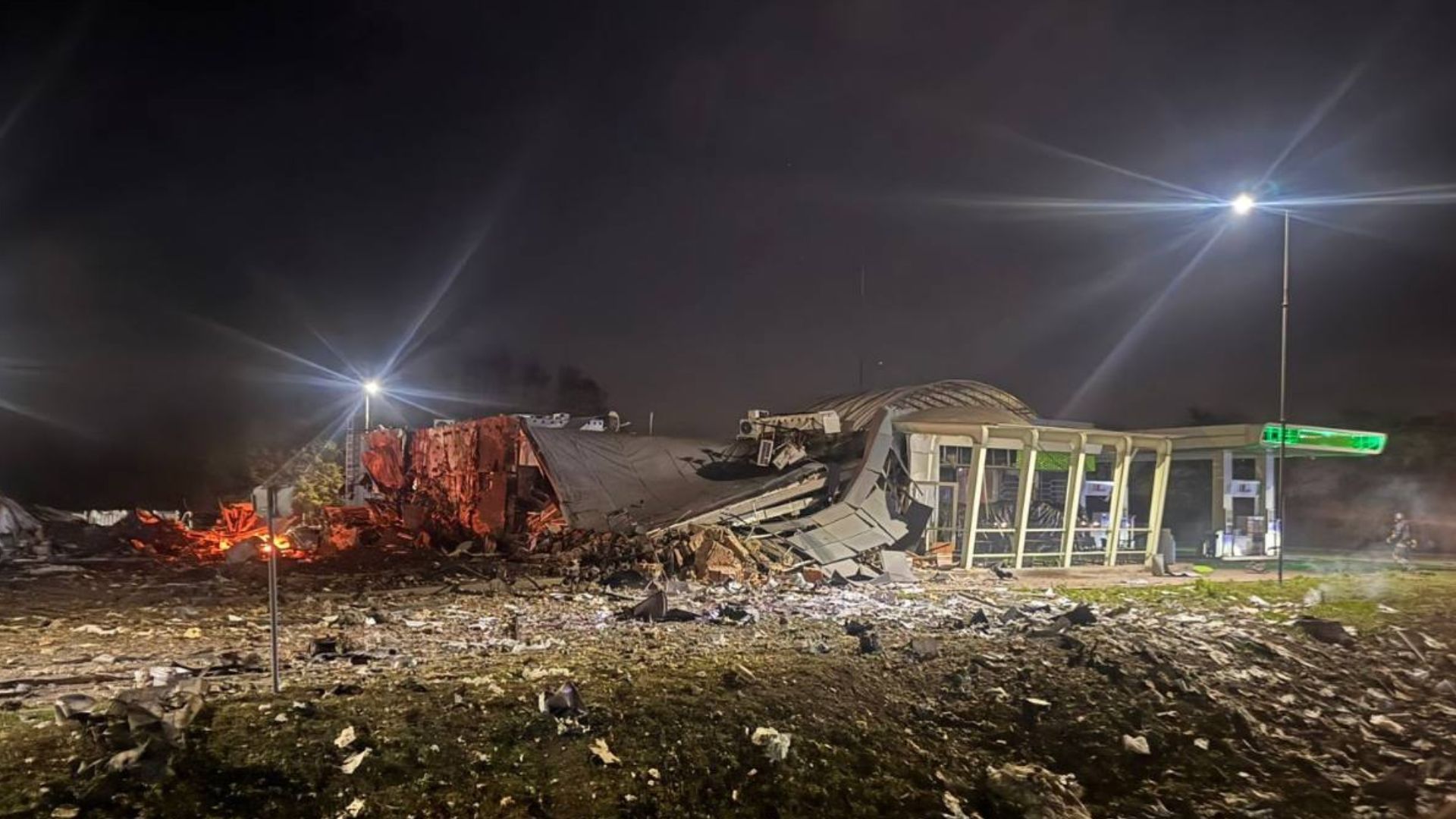 Последствия удара по АЗС Последствия удара по АЗС