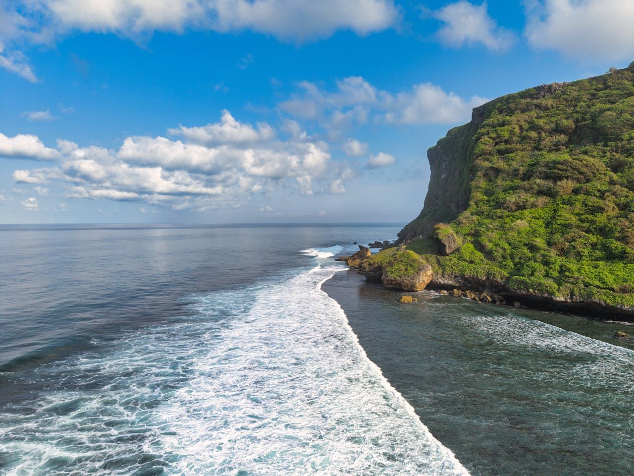 Існує острів, до якого можна пройти дном океану Існує острів, до якого можна пройти дном океану