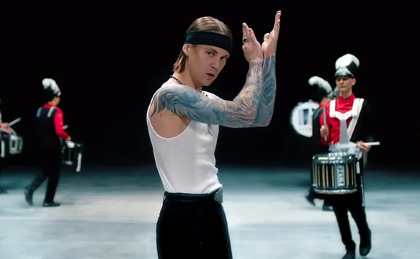 Артем Пивоваров у кліпі 