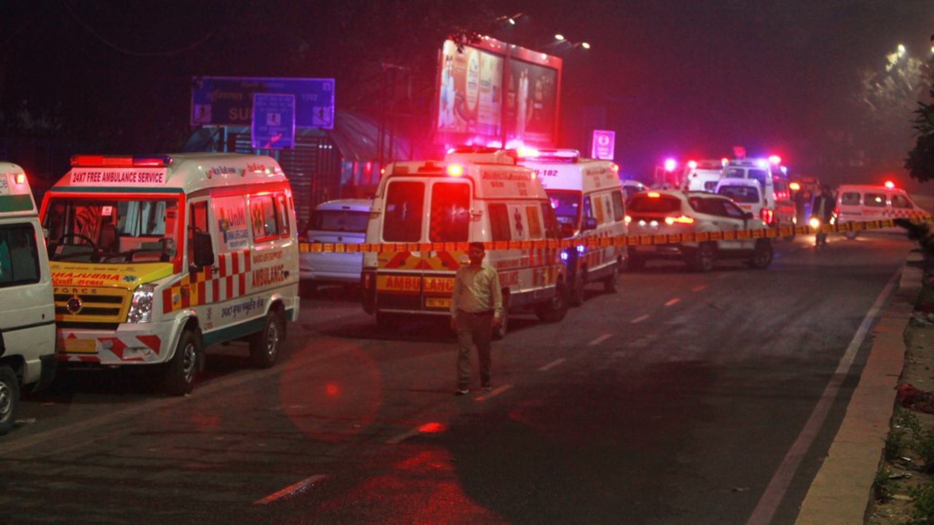 Взрыв автомобиля в Индии повлек за собой гибель людей Взрыв автомобиля в Индии повлек за собой гибель людей