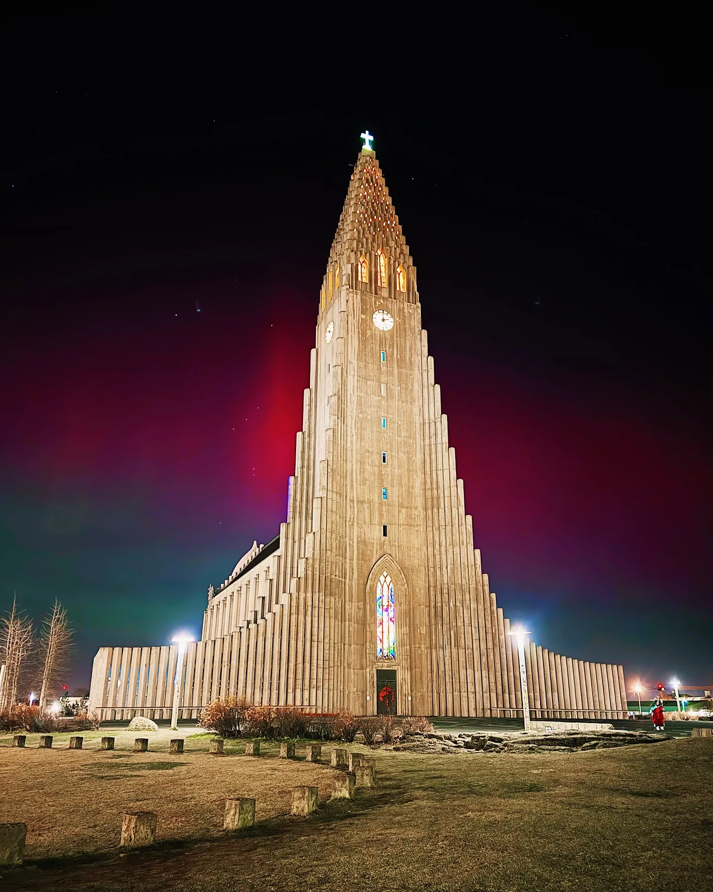 Полярное сияние над лютеранской церковью Хатльгримскирк
