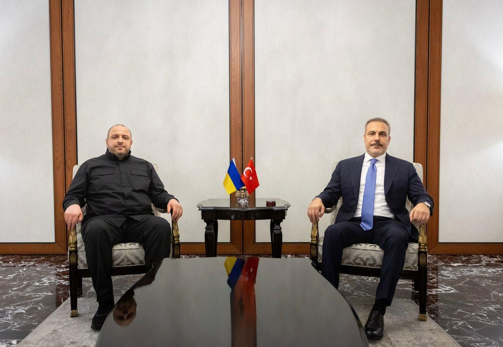 Секретарь СНБО Умеров во время визита в Турцию с главой МИД Фиданом Секретарь СНБО Умеров во время визита в Турцию с главой МИД Фиданом