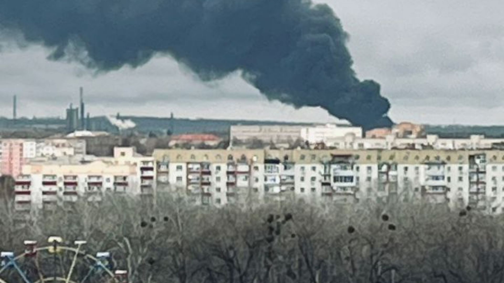 Пожежа в Сумах після атаки 13 листопада 2025 року Пожежа в Сумах після атаки 13 листопада 2025 року