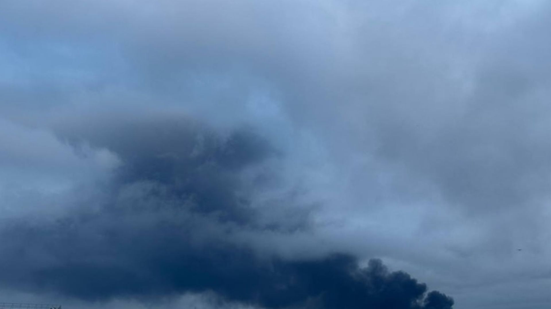 Пожар в Сумах после атаки 13 ноября 2025 года после пожара в Сумах Пожар в Сумах после атаки 13 ноября 2025 года после пожара в Сумах