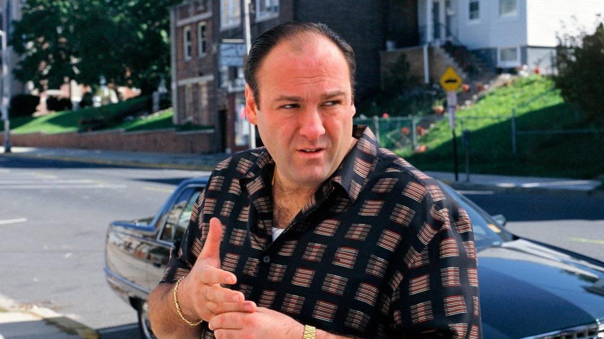 Почему Гандольфини клал камни в обувь на съемках "Клана Сопрано" Почему Гандольфини клал камни в обувь на съемках "Клана Сопрано"