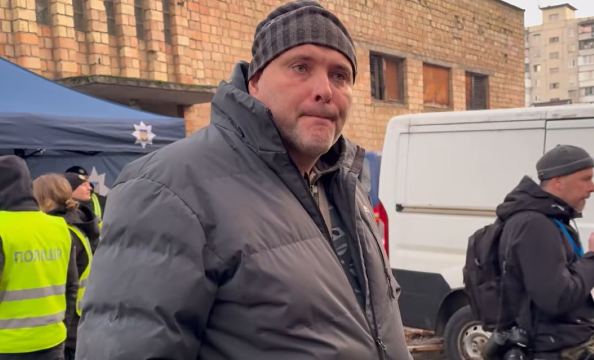 Чоловік втратив батьків унаслідок масованої атаки на Київ - 24 Канал Чоловік втратив батьків унаслідок масованої атаки на Київ - 24 Канал