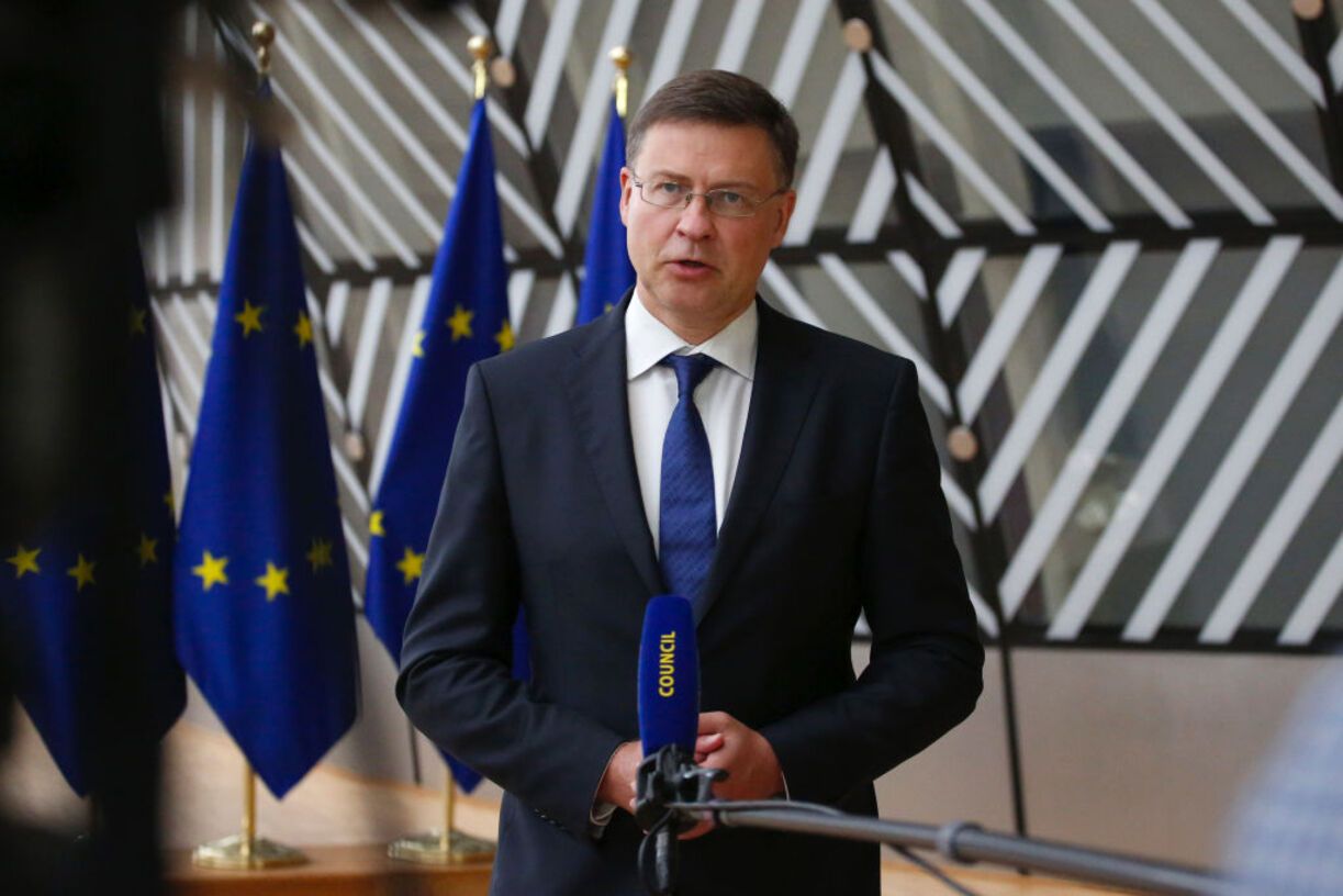 Єврокомісар розповів про можливості надання "репараційних позик" Єврокомісар розповів про можливості надання "репараційних позик"