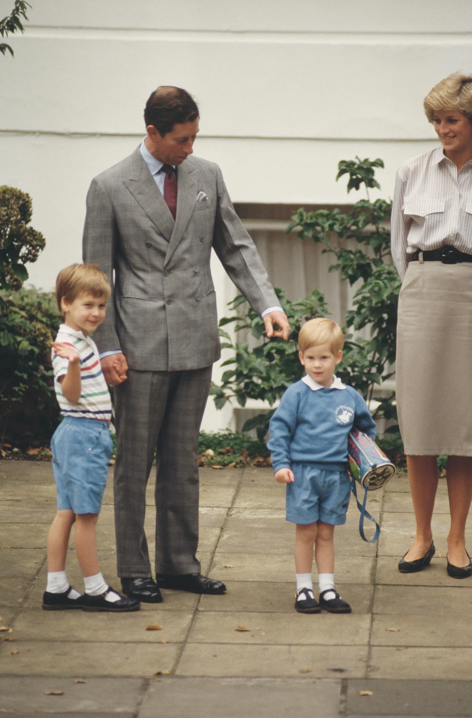 Чарльз III и принцесса Диана с сыновьями в 1987 году 