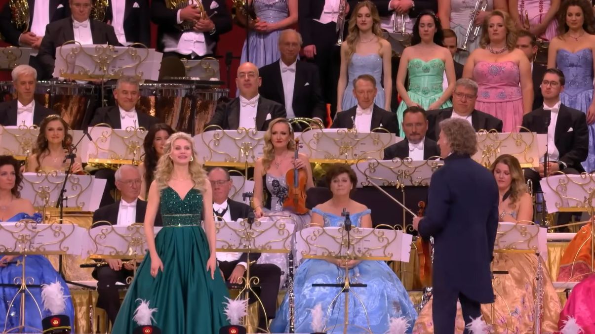 Анна Рекер та оркестр Йоганна Штрауса виконали Щедрик Анна Рекер та оркестр Йоганна Штрауса виконали Щедрик