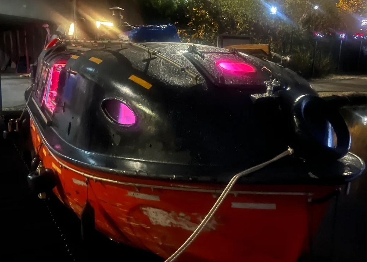 Як чоловік зробив затишне житло зі списаного судна й економить тисячі - Нерухомість