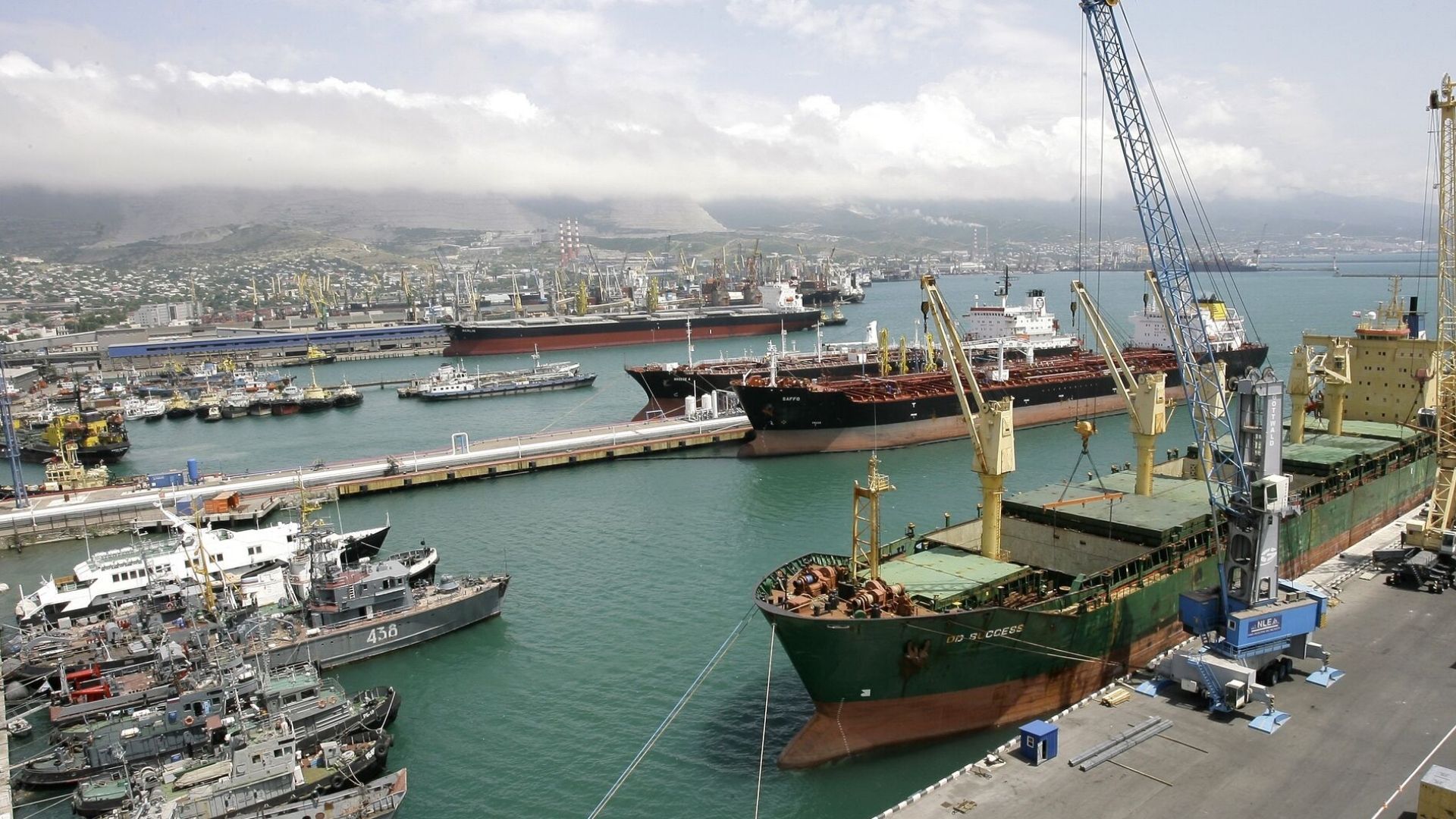 Порт в Новороссийске возобновил работу после атаки Порт в Новороссийске возобновил работу после атаки