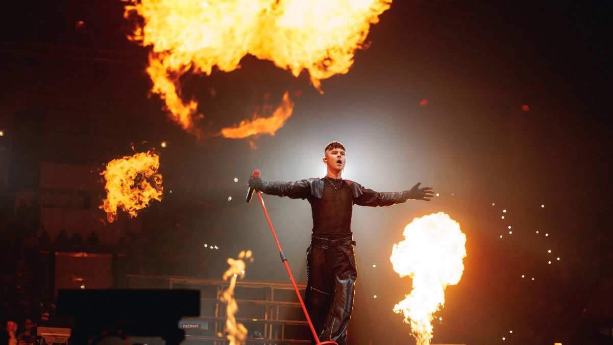 Артем Пивоваров Артем Пивоваров