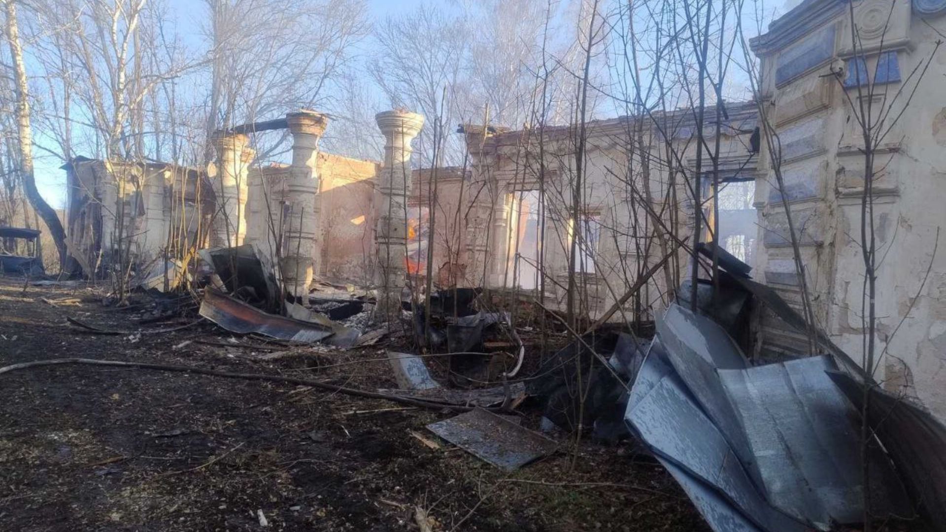 Росіяни вдарили дроном по садибі Хрущових Росіяни вдарили дроном по садибі Хрущових