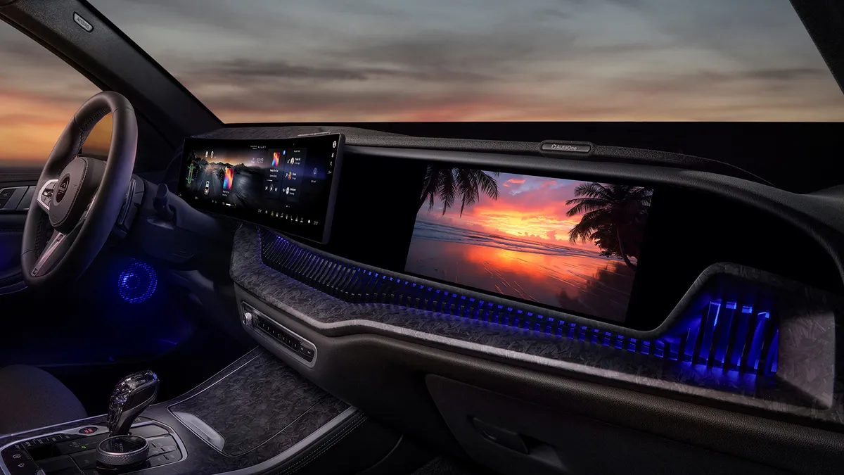 В авто появятся экраны с HDR10+ и OLED, показывающий два разных изображения В авто появятся экраны с HDR10+ и OLED, показывающий два разных изображения