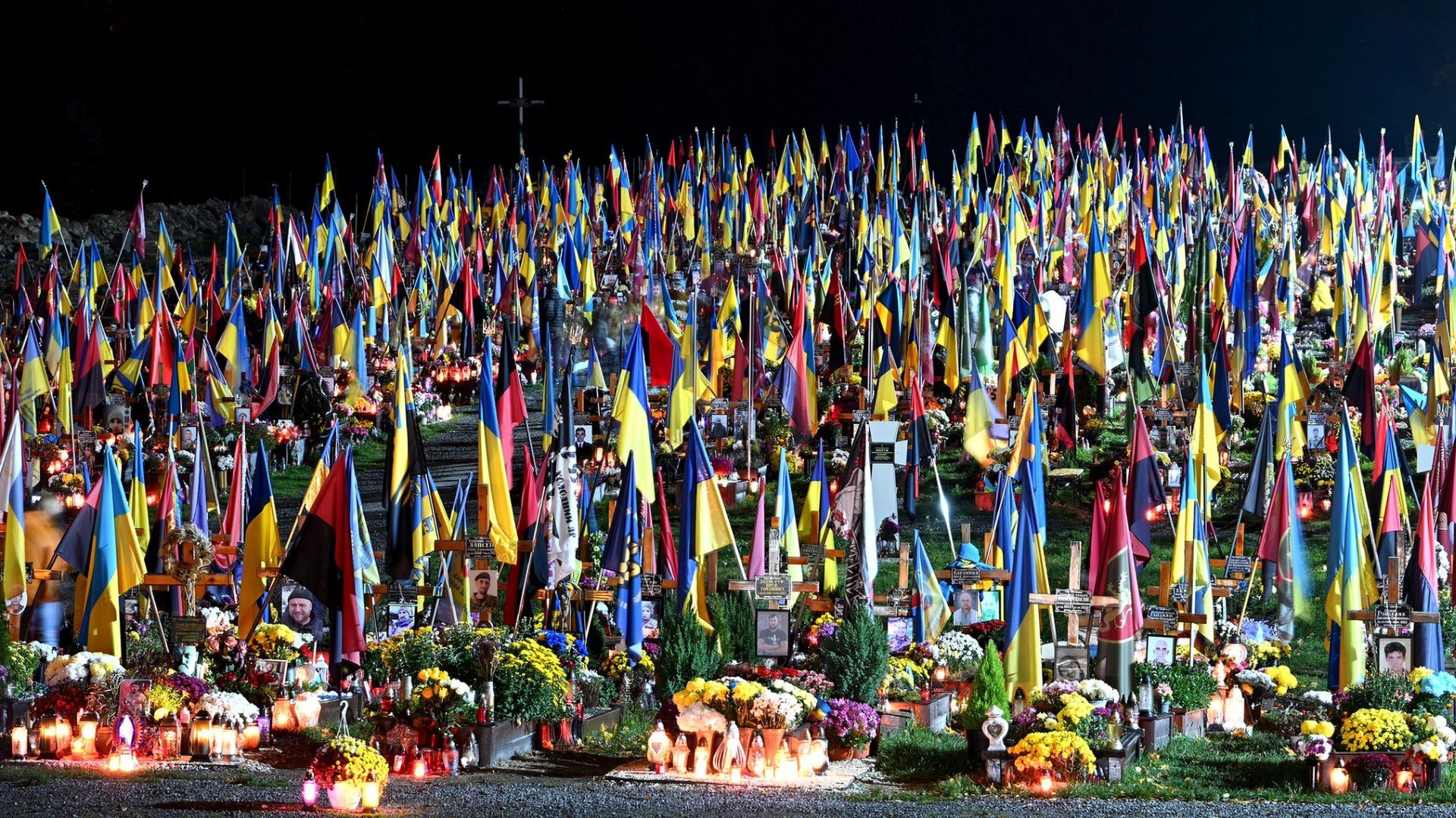 Поле почетных захоронений на Лычаковском кладбище