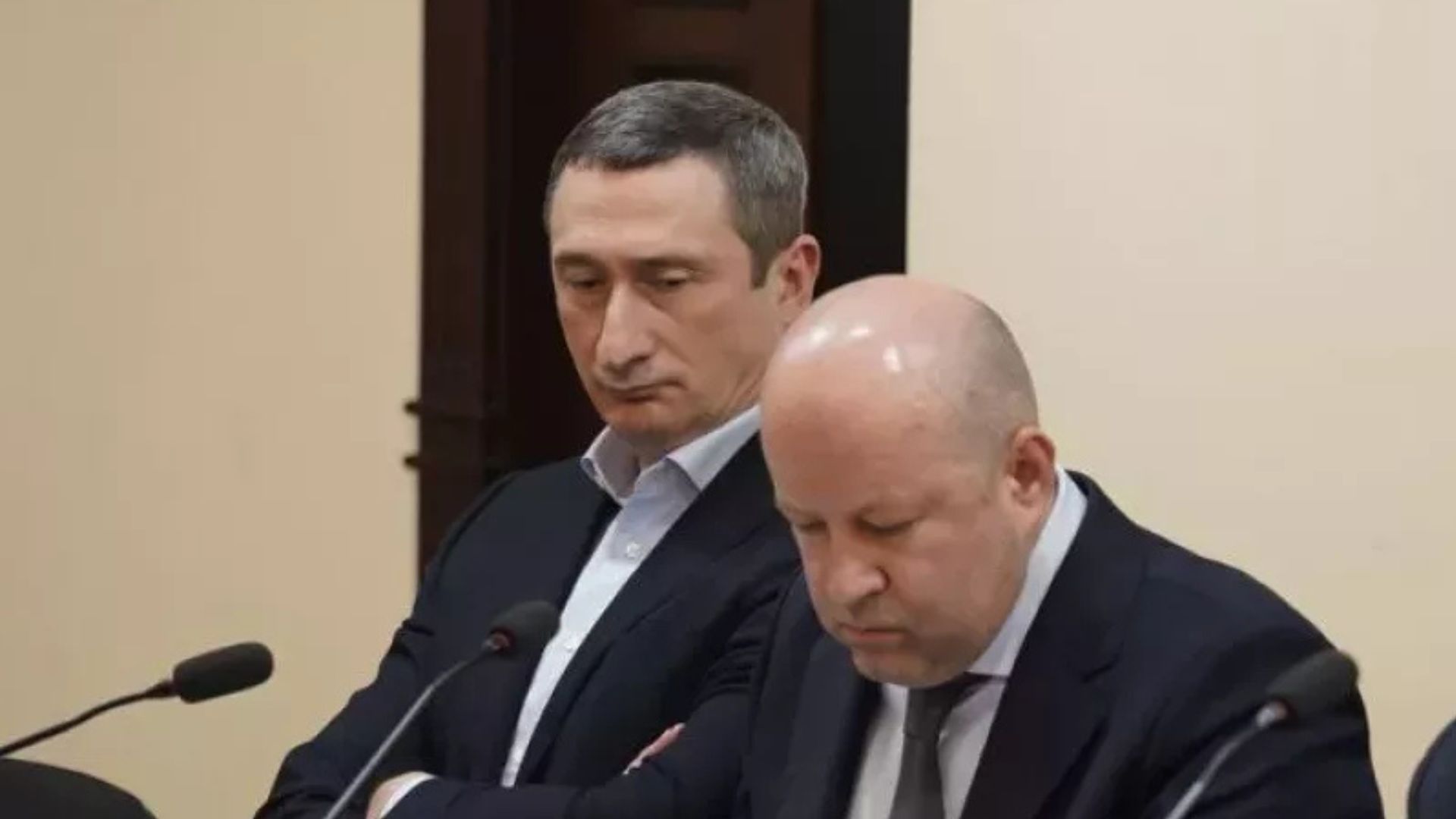 За Чернишова внесли заставу двоє людей За Чернишова внесли заставу двоє людей