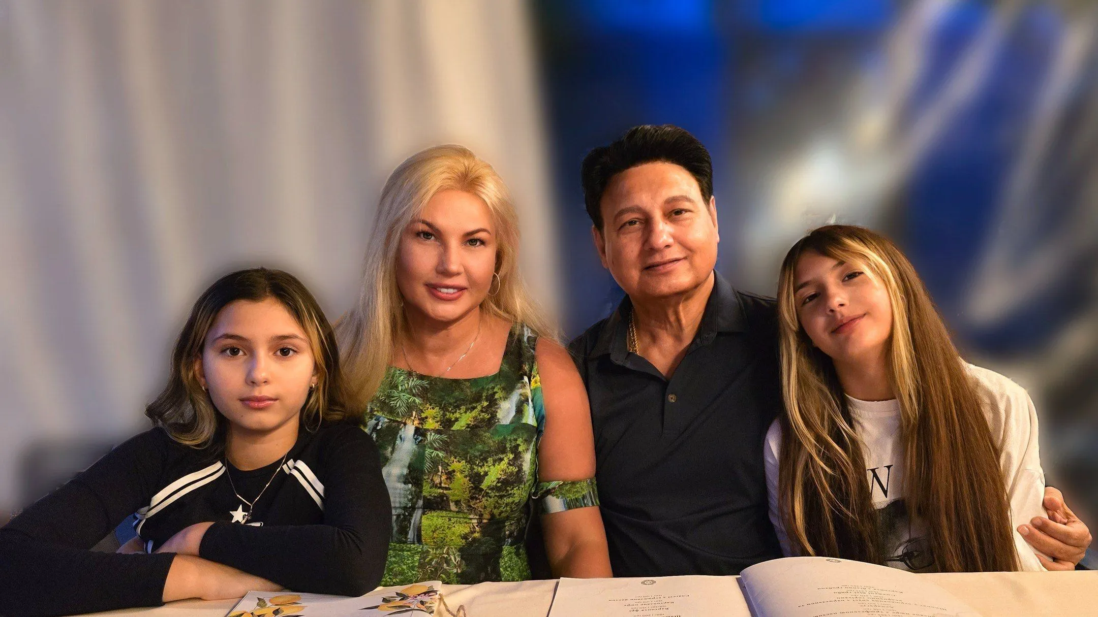 Камалія з дітьми та ексчоловіком Камалія з дітьми та ексчоловіком