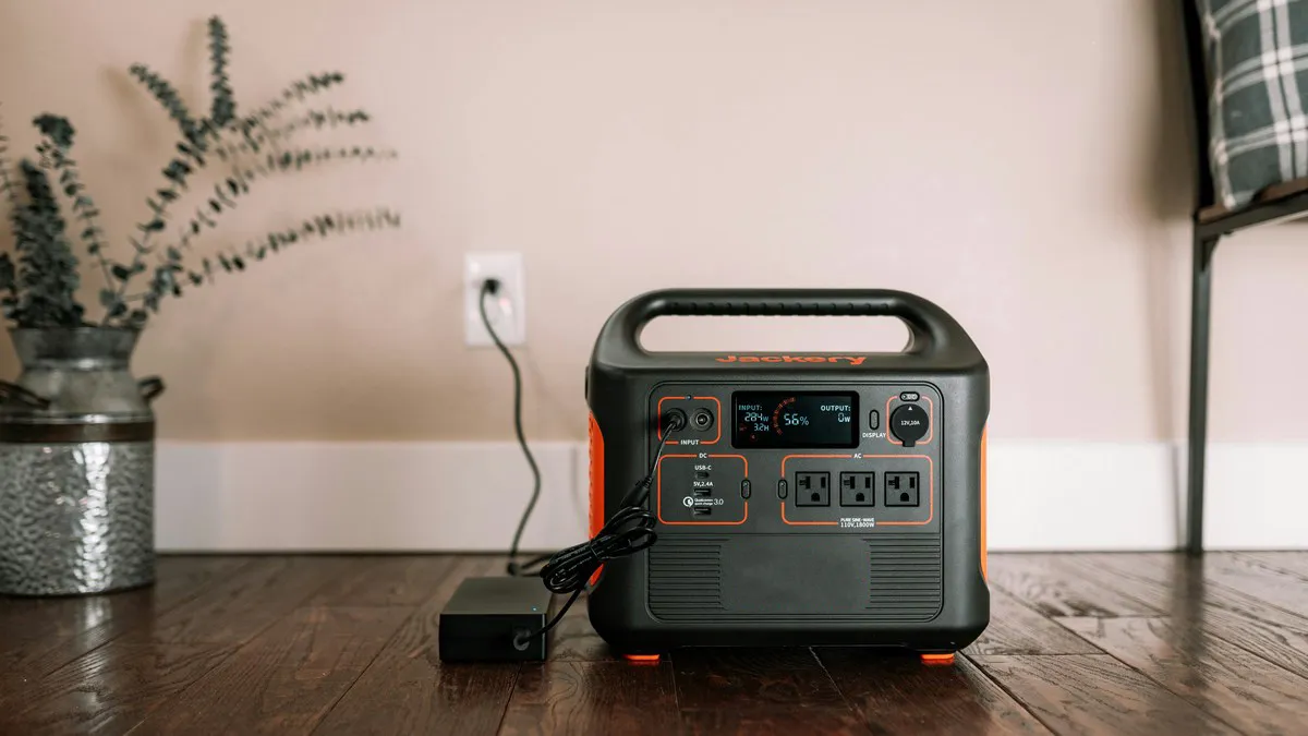 Як вибрати зарядну станцію для живлення мікрохвильовки, чайника, холодильника та бойлера під час блекаутів