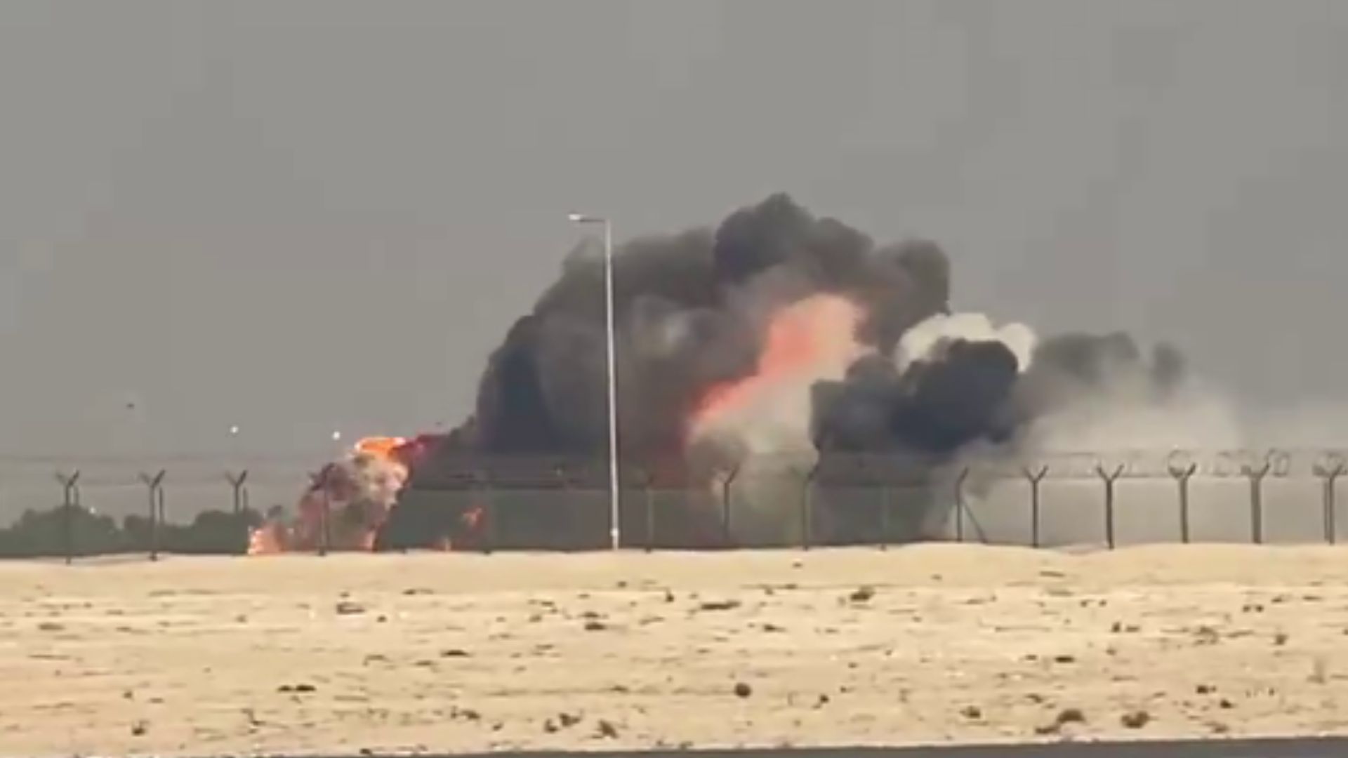 У Дубаї розбився винищувач HAL Tejas У Дубаї розбився винищувач HAL Tejas