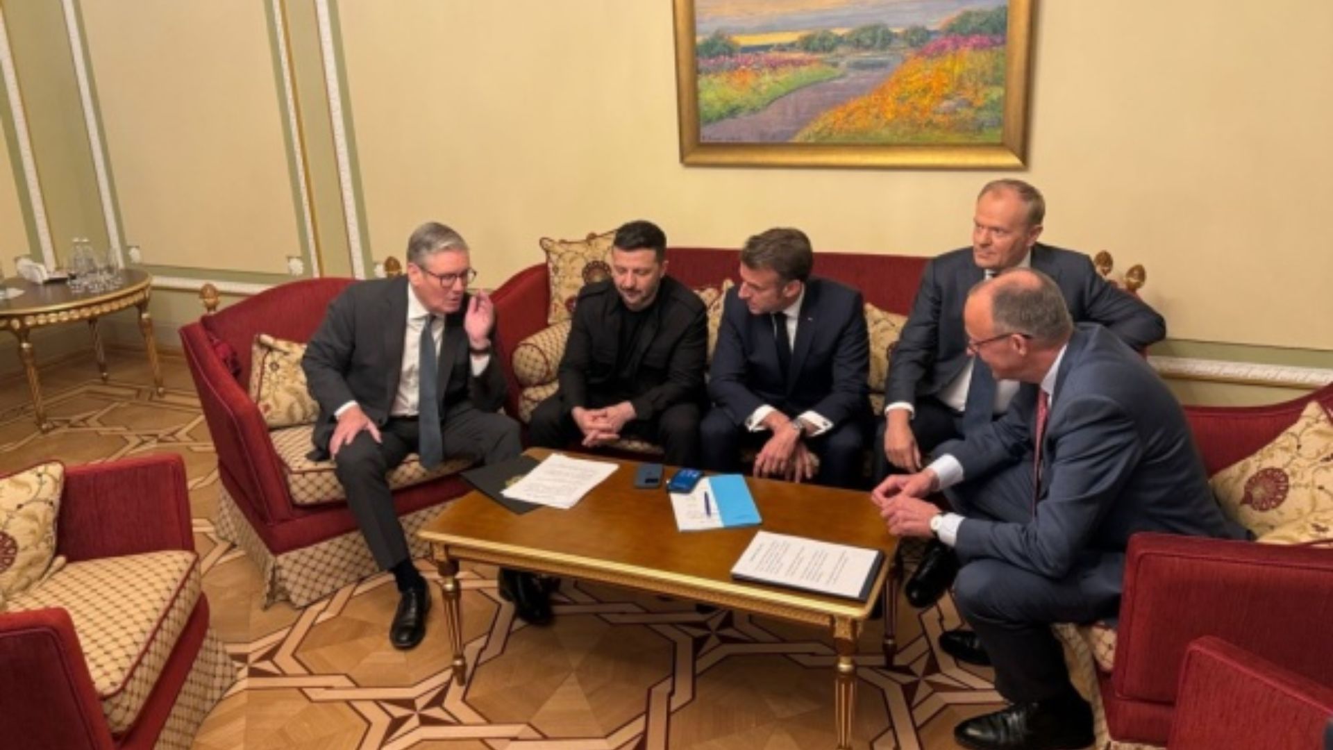 Зеленський та європейські лідери не погодилися з ключовими пунктами мирного плану Зеленський та європейські лідери не погодилися з ключовими пунктами мирного плану