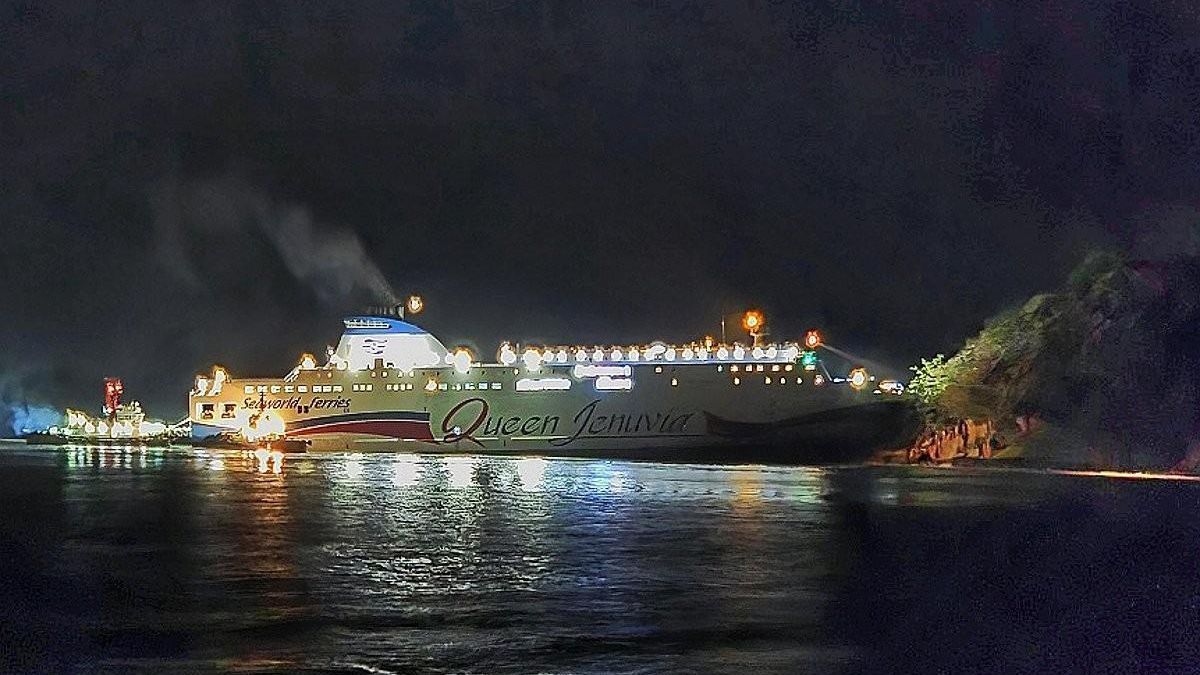 Инцидент в Южной Корее - паром врезался в остров из-за мобильного телефона Инцидент в Южной Корее - паром врезался в остров из-за мобильного телефона