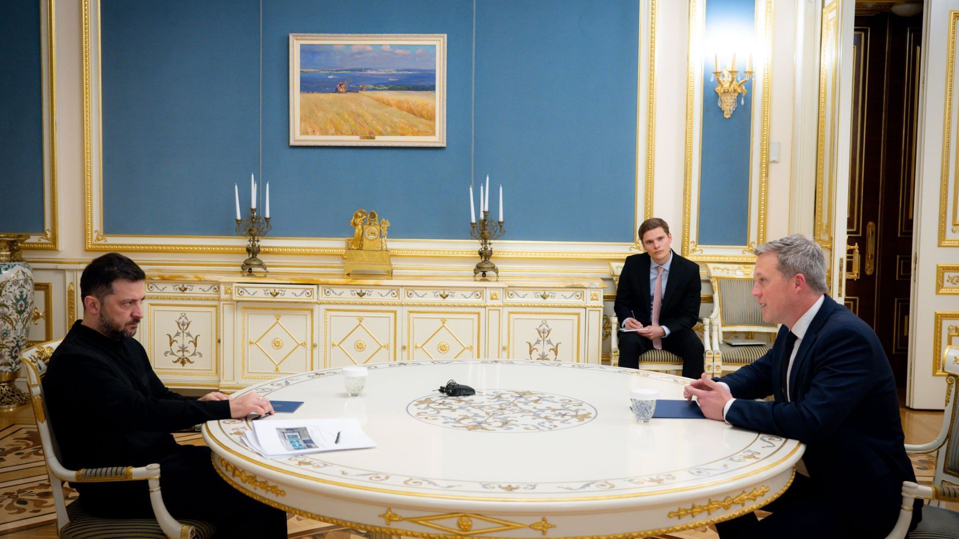 Владимир Зеленский на встрече с министром Сухопутных войск США Дэниелом Дрисколлом Владимир Зеленский на встрече с министром Сухопутных войск США Дэниелом Дрисколлом