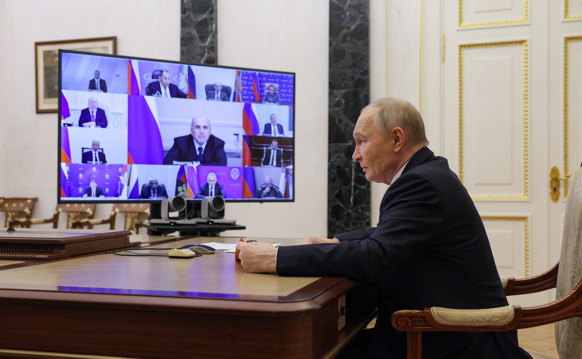 Російський диктатор Путін проводить нараду Радбезу Російський диктатор Путін проводить нараду Радбезу