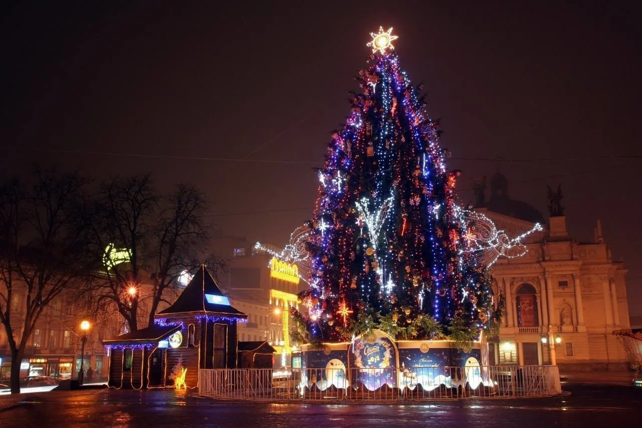 Головна ялинка Львова у 2015 році / фото 