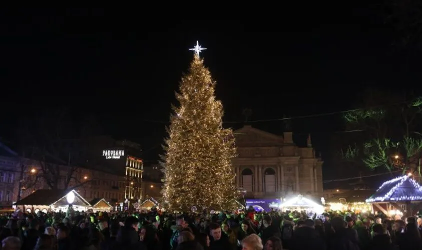 Головна ялинка Львова у 2019 році / фото 032.ua Головна ялинка Львова у 2019 році / фото 032.ua