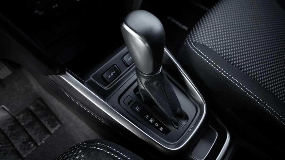 Автоматическая коробка передач имеет мануальный режим Автоматическая коробка передач имеет мануальный режим