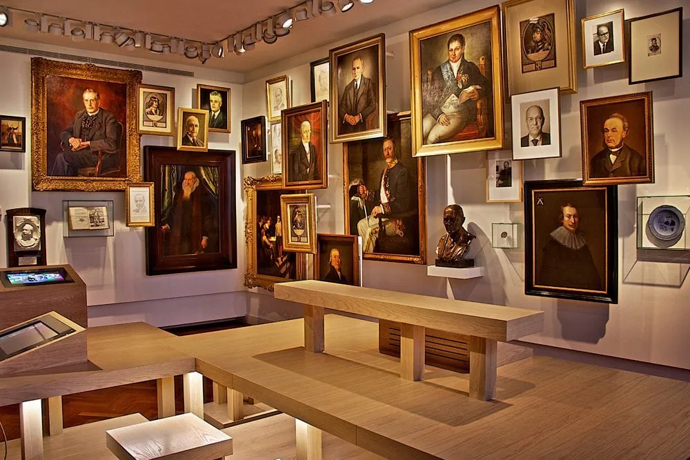 Музей Беластинг / Douane / фото Rupenburg Plaza Музей Беластинг / Douane / фото Rupenburg Plaza