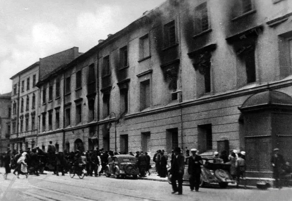 Здание после отступления советской власти в 1941 году / фото photopolska.eu