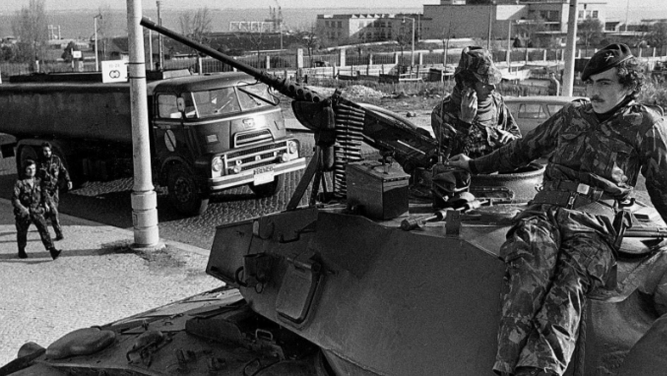 Революція гвоздик у Португалії Революція гвоздик у Португалії